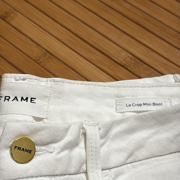 NWOT FRAME Le Crop Mini Boot
in Blanc - Picture 3 of 4